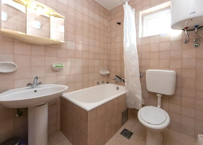 Apartman 1 *