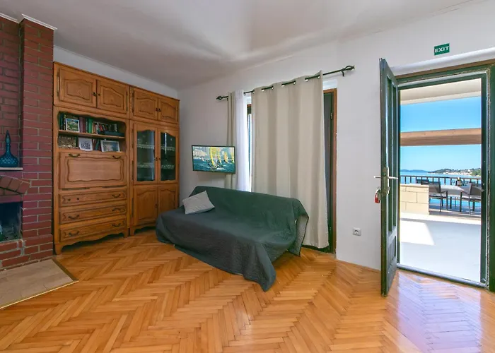 Apartman 1 *