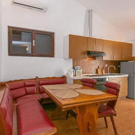 1 Apartment *