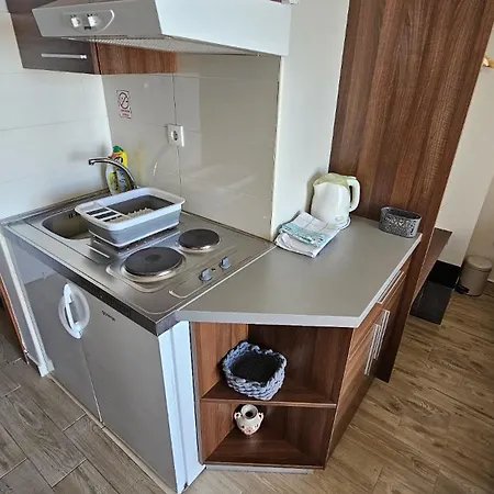 1 Apartment *