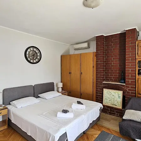 1 Apartment